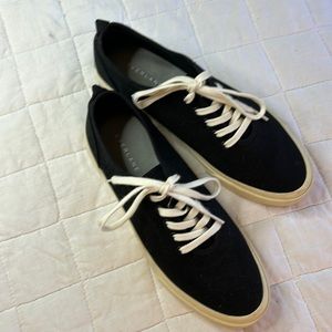 Everlane unisex black canvas sneakers W9.5 / M 7.5